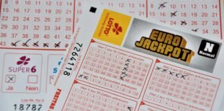 Ponad 17 milionów złotych czekało na zwycięzcę. Nikt nigdy nie zgłosił się po największą fortunę w historii Lotto Skreślanie liczb na kuponie loterii (zdjęcie ilustracyjne)