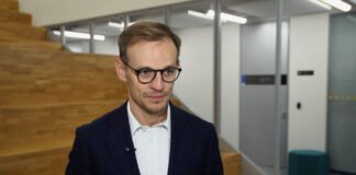 Młode pokolenie najostrzej krytykuje polskie szkoły. System nie uczy praktycznych umiejętności Godzinnik