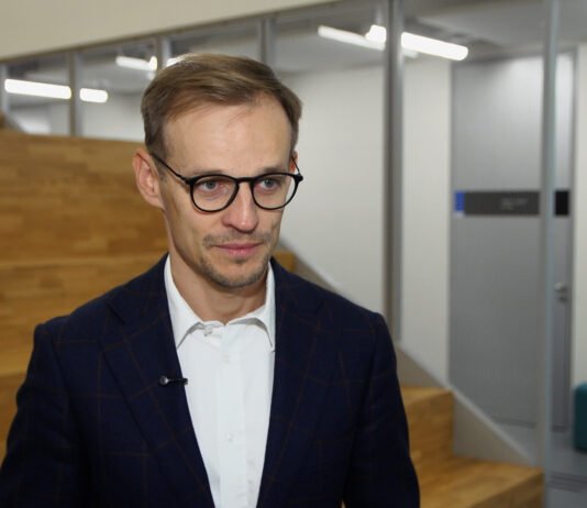 Młode pokolenie najostrzej krytykuje polskie szkoły. System nie uczy praktycznych umiejętności Godzinnik